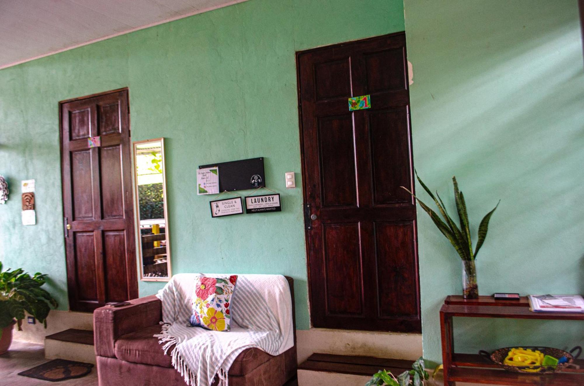 The Jungle Container Bed & Breakfast Quepos Ngoại thất bức ảnh