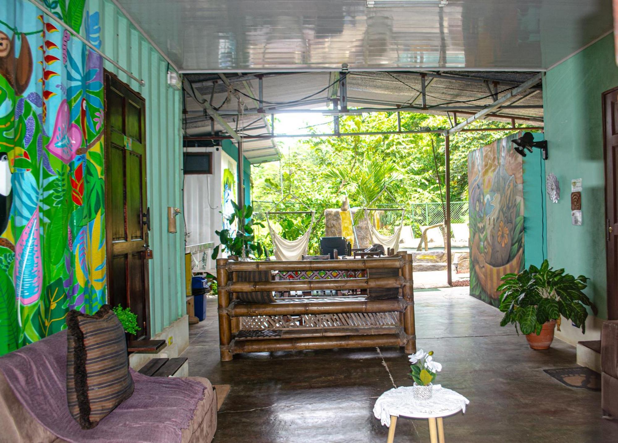 The Jungle Container Bed & Breakfast Quepos Ngoại thất bức ảnh