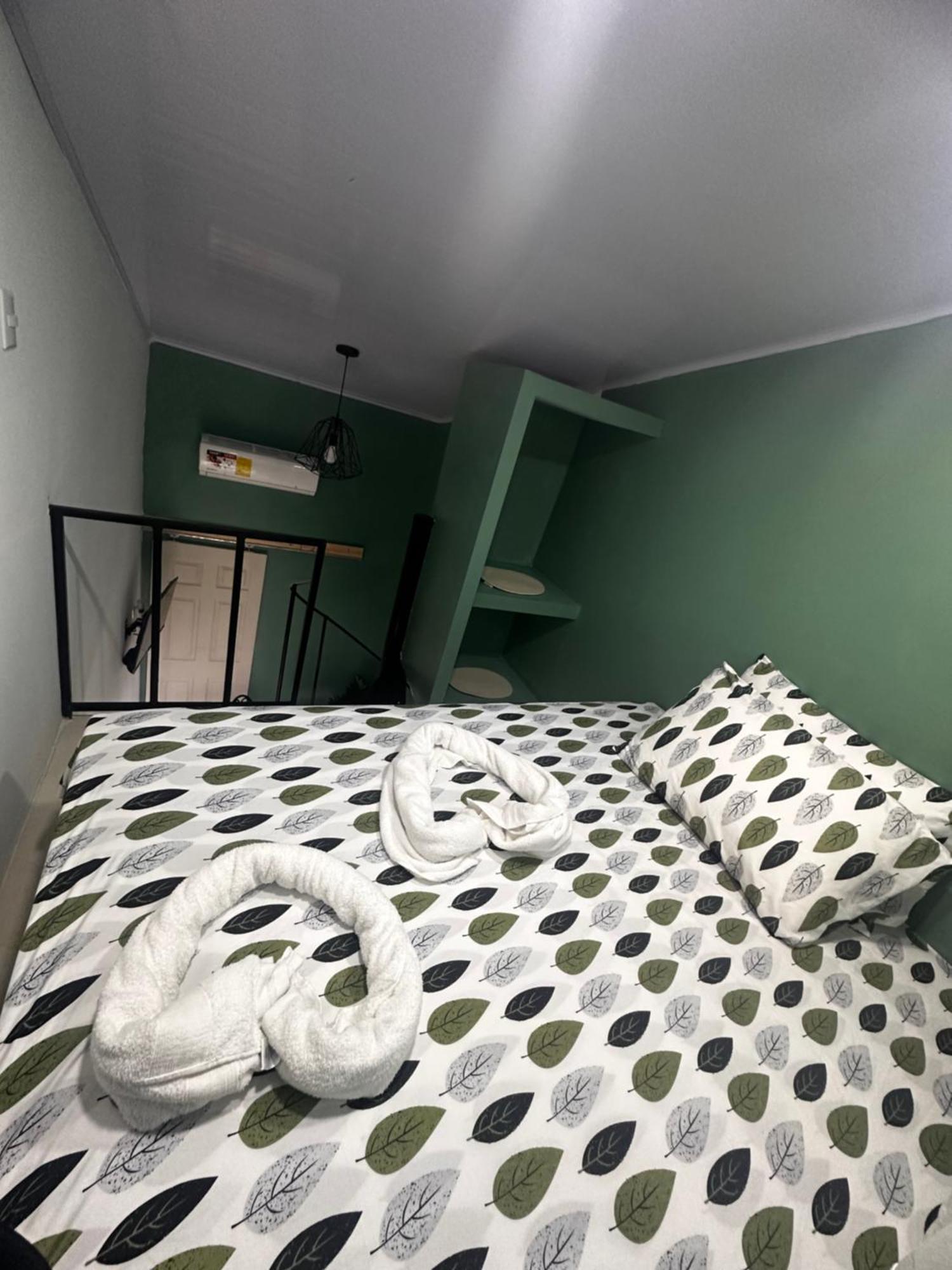 The Jungle Container Bed & Breakfast Quepos Ngoại thất bức ảnh